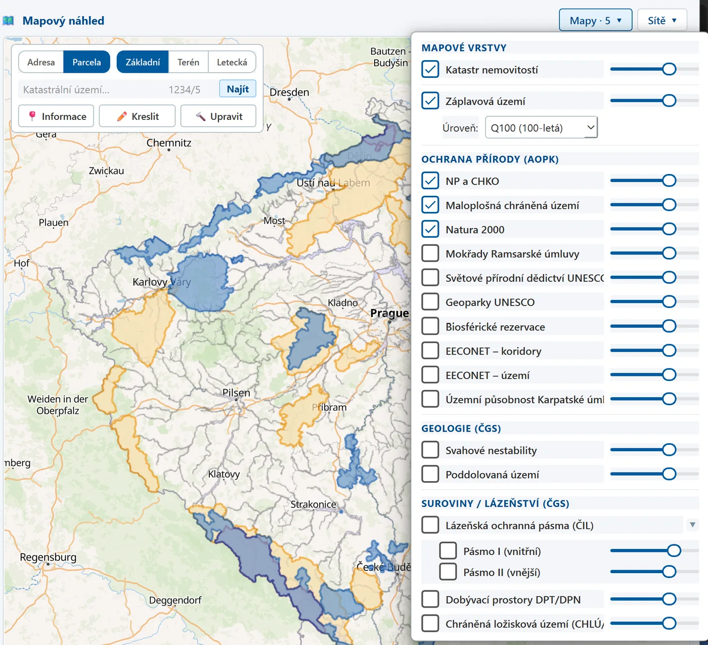 Rozbalený seznam mapových vrstev: katastr, záplavová území, ochrana přírody AOPK, geologie ČGS a suroviny